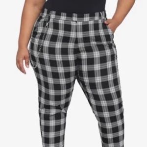 Hot Topic Black Plaid Plus Pants with Detachable Chain
